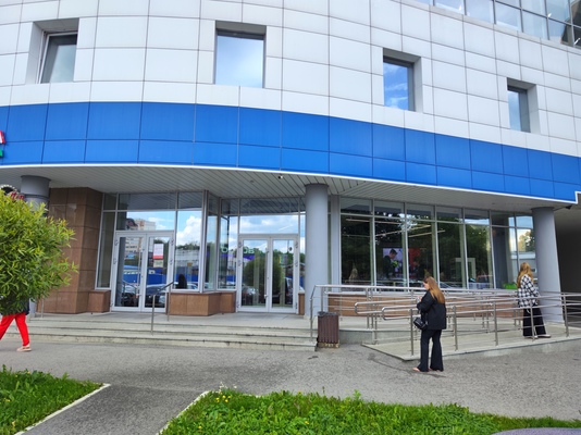 Продам торговое помещение 40 м2, Основинская ул, 10, Екатеринбург г