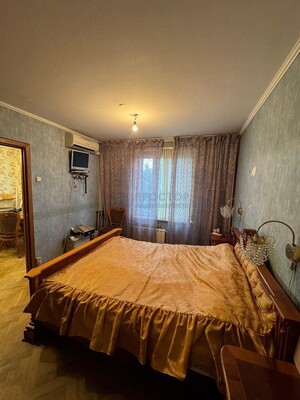 Продам трехкомнатную (3-комн.) квартиру, Тарусская ул, 8, Москва г