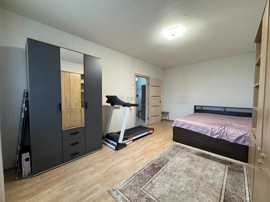 Продам однокомнатную (1-комн.) квартиру, Малая Набережная ул, 17/22, Москва г