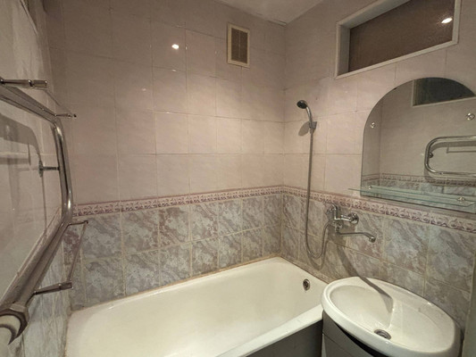 Продам трехкомнатную (3-комн.) квартиру, Московское ш, 59, Рязань г