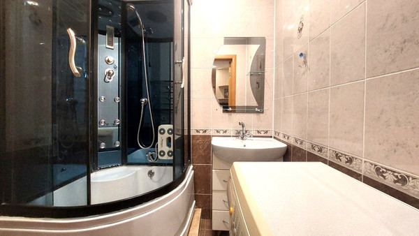 Продам двухкомнатную (2-комн.) квартиру, Ямашева пр-кт, 48, Казань г