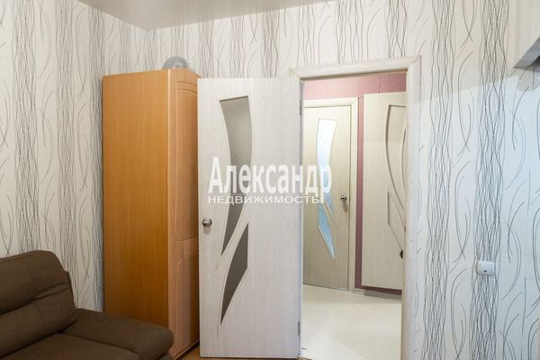 Продам однокомнатную (1-комн.) квартиру, Рощинская ул, 3А, Гатчина г