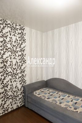 Продам однокомнатную (1-комн.) квартиру, Рощинская ул, 3А, Гатчина г