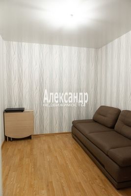 Продам однокомнатную (1-комн.) квартиру, Рощинская ул, 3А, Гатчина г