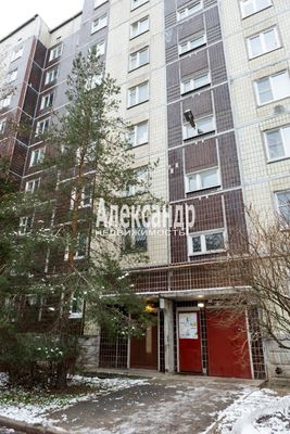 Продам однокомнатную (1-комн.) квартиру, Рощинская ул, 3А, Гатчина г