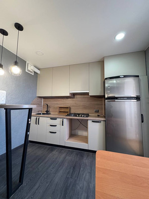 Продам двухкомнатную (2-комн.) квартиру, Залесская ул, 18, Симферополь г