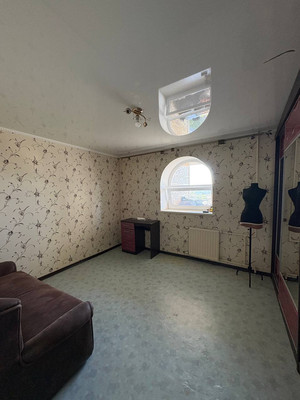 Продам двухкомнатную (2-комн.) квартиру, Залесская ул, 18, Симферополь г