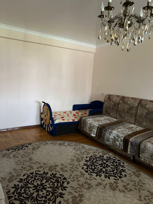 Продам трехкомнатную (3-комн.) квартиру, Т.Идарова ул, 34, Нальчик г