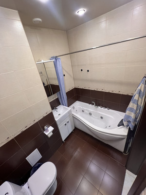 Продам трехкомнатную (3-комн.) квартиру, Безбокова ул, 7/2, Иркутск г