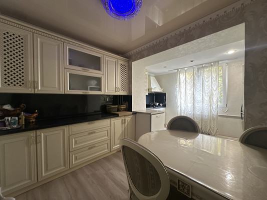 Продам трехкомнатную (3-комн.) квартиру, Ватутина ул, 4, Нальчик г