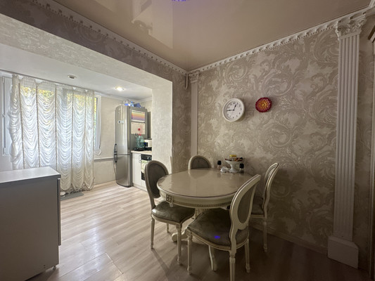 Продам трехкомнатную (3-комн.) квартиру, Ватутина ул, 4, Нальчик г