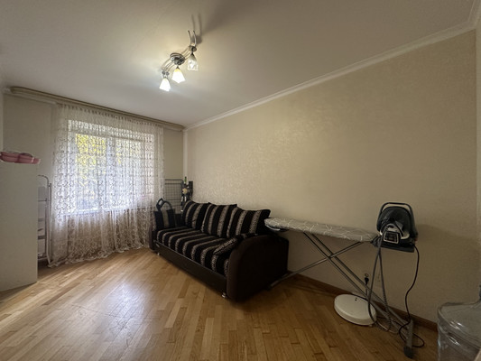 Продам трехкомнатную (3-комн.) квартиру, Ватутина ул, 4, Нальчик г