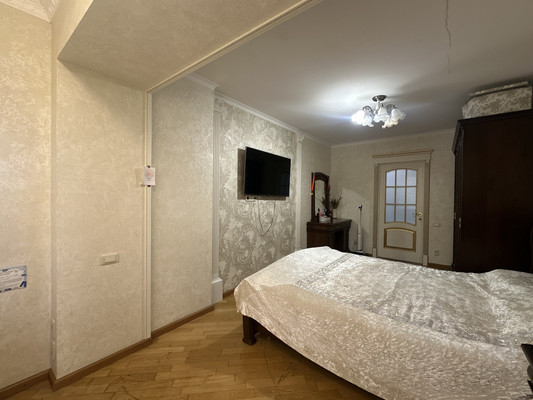 Продам трехкомнатную (3-комн.) квартиру, Ватутина ул, 4, Нальчик г