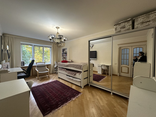 Продам трехкомнатную (3-комн.) квартиру, Ватутина ул, 4, Нальчик г