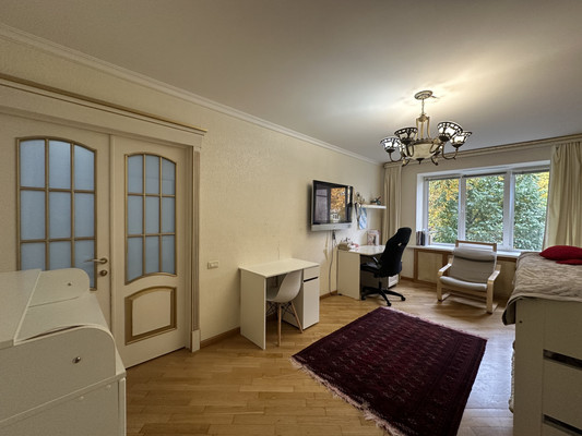 Продам трехкомнатную (3-комн.) квартиру, Ватутина ул, 4, Нальчик г