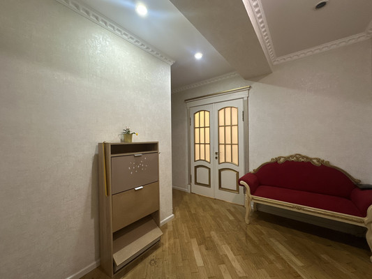 Продам трехкомнатную (3-комн.) квартиру, Ватутина ул, 4, Нальчик г