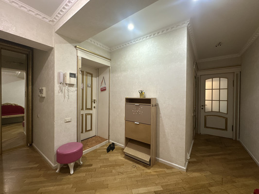 Продам трехкомнатную (3-комн.) квартиру, Ватутина ул, 4, Нальчик г