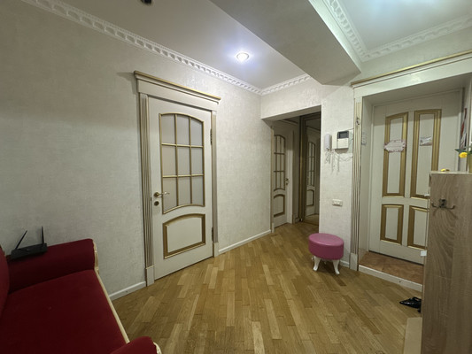 Продам трехкомнатную (3-комн.) квартиру, Ватутина ул, 4, Нальчик г