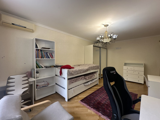 Продам трехкомнатную (3-комн.) квартиру, Ватутина ул, 4, Нальчик г