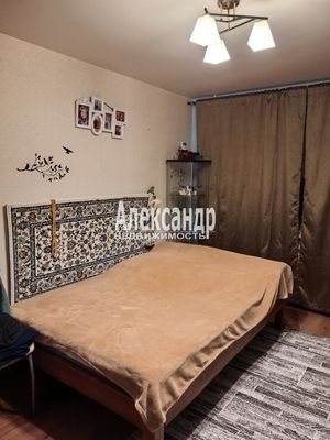 Продам однокомнатную (1-комн.) квартиру, Комсомольская ул, 10, Кирпичное п