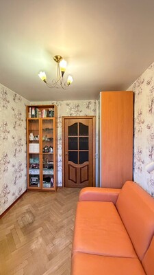 Продам трехкомнатную (3-комн.) квартиру, Тарусская ул, 8, Москва г