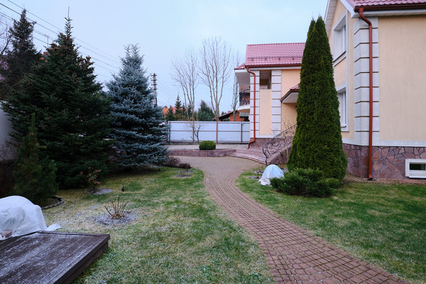 Продам коттедж, Центральная (Подрезково мкр.) ул, 10, Химки г, 0 км от города