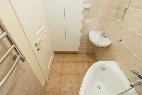 Продам трехкомнатную (3-комн.) квартиру, Театральный пр-кт, 40/73, Ростов-на-Дону г