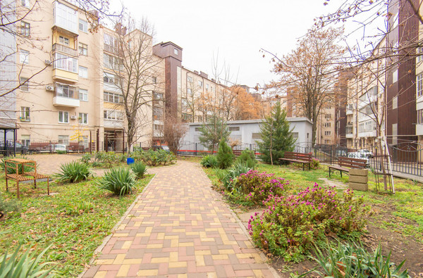 Продам трехкомнатную (3-комн.) квартиру, Театральный пр-кт, 40/73, Ростов-на-Дону г