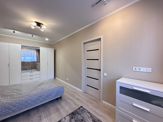 Продам однокомнатную (1-комн.) квартиру, Полковника Романова ул, 5, Нагорное п