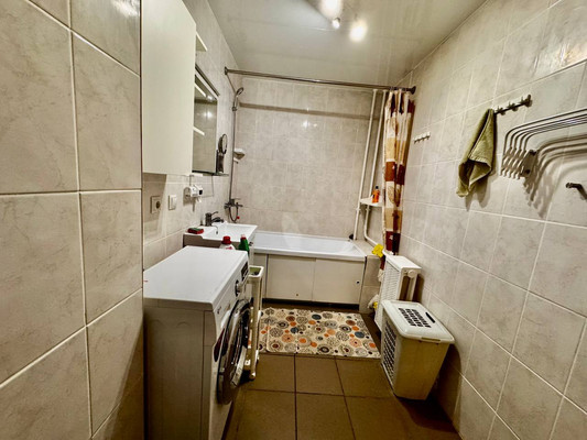 Продам двухкомнатную (2-комн.) квартиру, Просвещения ул, 27, Ишим г