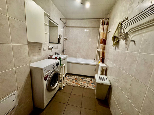 Продам двухкомнатную (2-комн.) квартиру, Просвещения ул, 27, Ишим г