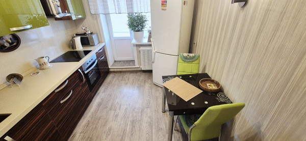 Продам двухкомнатную (2-комн.) квартиру, 2-я Северная ул, 32, Южно-Сахалинск г