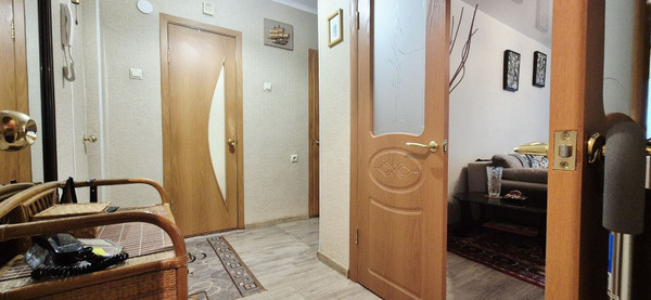 Продам двухкомнатную (2-комн.) квартиру, 2-я Северная ул, 32, Южно-Сахалинск г