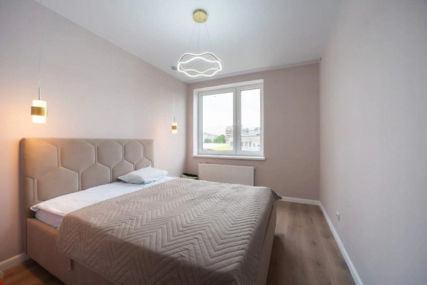 Продам трехкомнатную (3-комн.) квартиру, Батальная ул, 65А, Калининград г