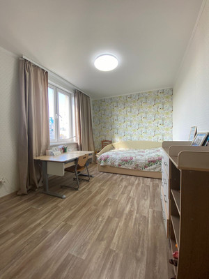 Продам трехкомнатную (3-комн.) квартиру, Авиаторов Балтики пр-кт, 19, Мурино п