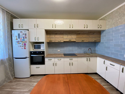 Продам трехкомнатную (3-комн.) квартиру, Авиаторов Балтики пр-кт, 19, Мурино п