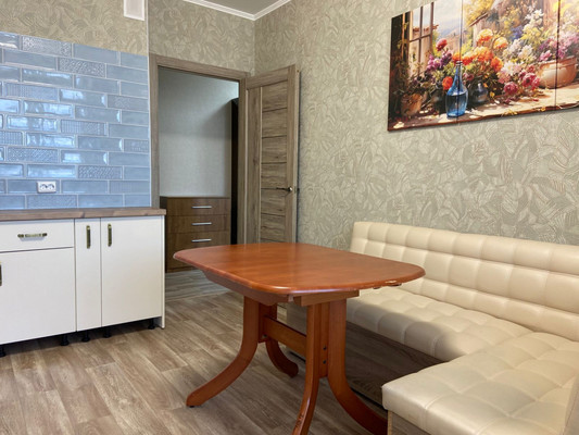 Продам трехкомнатную (3-комн.) квартиру, Авиаторов Балтики пр-кт, 19, Мурино п