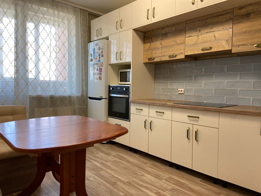 Продам трехкомнатную (3-комн.) квартиру, Авиаторов Балтики пр-кт, 19, Мурино п