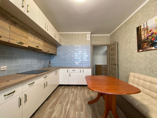 Продам трехкомнатную (3-комн.) квартиру, Авиаторов Балтики пр-кт, 19, Мурино п