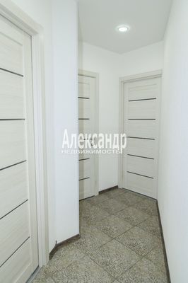 Продам трехкомнатную (3-комн.) квартиру, Шувалова ул, 50, Мурино п