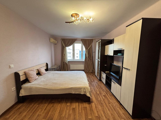 Сдам однокомнатную (1-комн.) квартиру, Мурата Ахеджака ул, 22, Новороссийск г