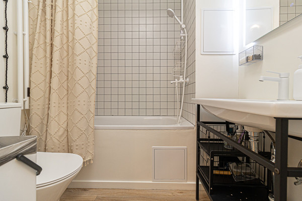 Продам однокомнатную (1-комн.) квартиру, 1-го Мая ул, 232, Краснодар г