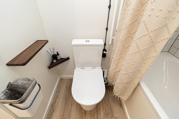 Продам однокомнатную (1-комн.) квартиру, 1-го Мая ул, 232, Краснодар г