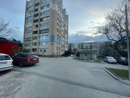 Продам двухкомнатную (2-комн.) квартиру, 51-й Армии ул, 111, Симферополь г