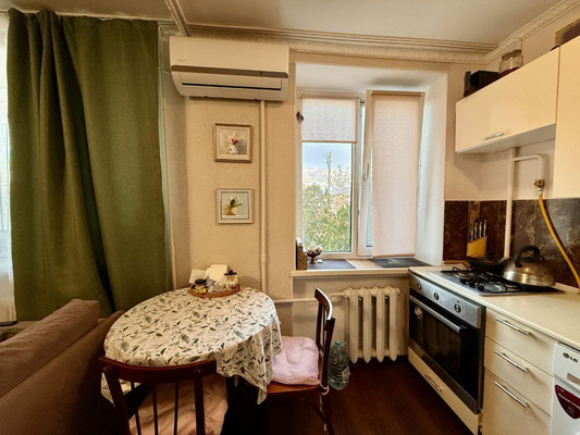 Продам однокомнатную (1-комн.) квартиру, 1 Конной Армии ул, 19, Симферополь г