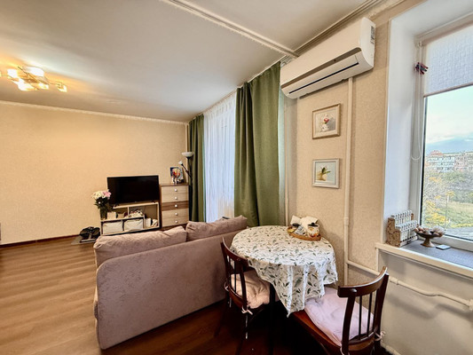 Продам однокомнатную (1-комн.) квартиру, 1 Конной Армии ул, 19, Симферополь г