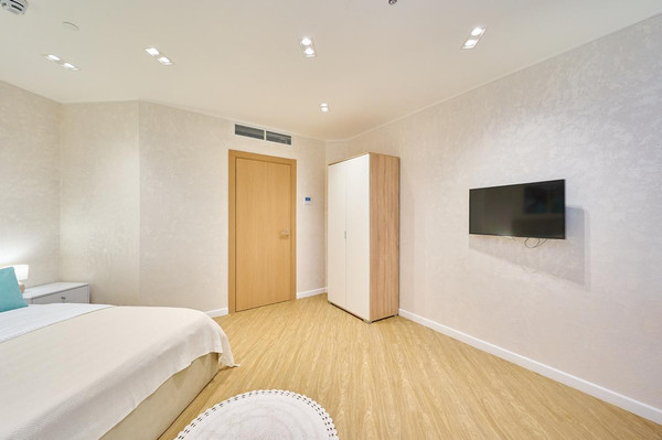 Продам двухкомнатную (2-комн.) квартиру, Уральская ул, 75, Краснодар г