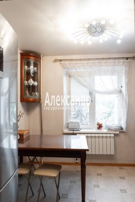 Продам трехкомнатную (3-комн.) квартиру, 25 Октября пр-кт, 46к1, Гатчина г