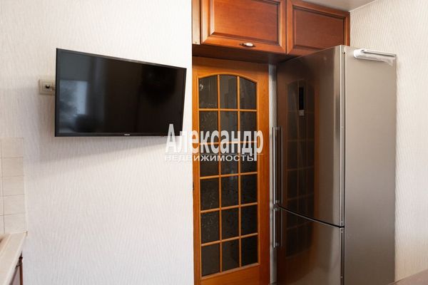 Продам трехкомнатную (3-комн.) квартиру, 25 Октября пр-кт, 46к1, Гатчина г