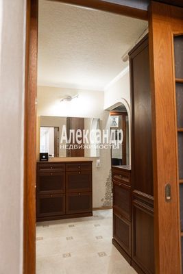 Продам трехкомнатную (3-комн.) квартиру, 25 Октября пр-кт, 46к1, Гатчина г